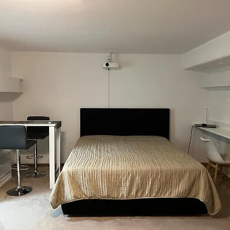 Charmante Mit Terrasse , Ruhig Und Zentral Apartman *